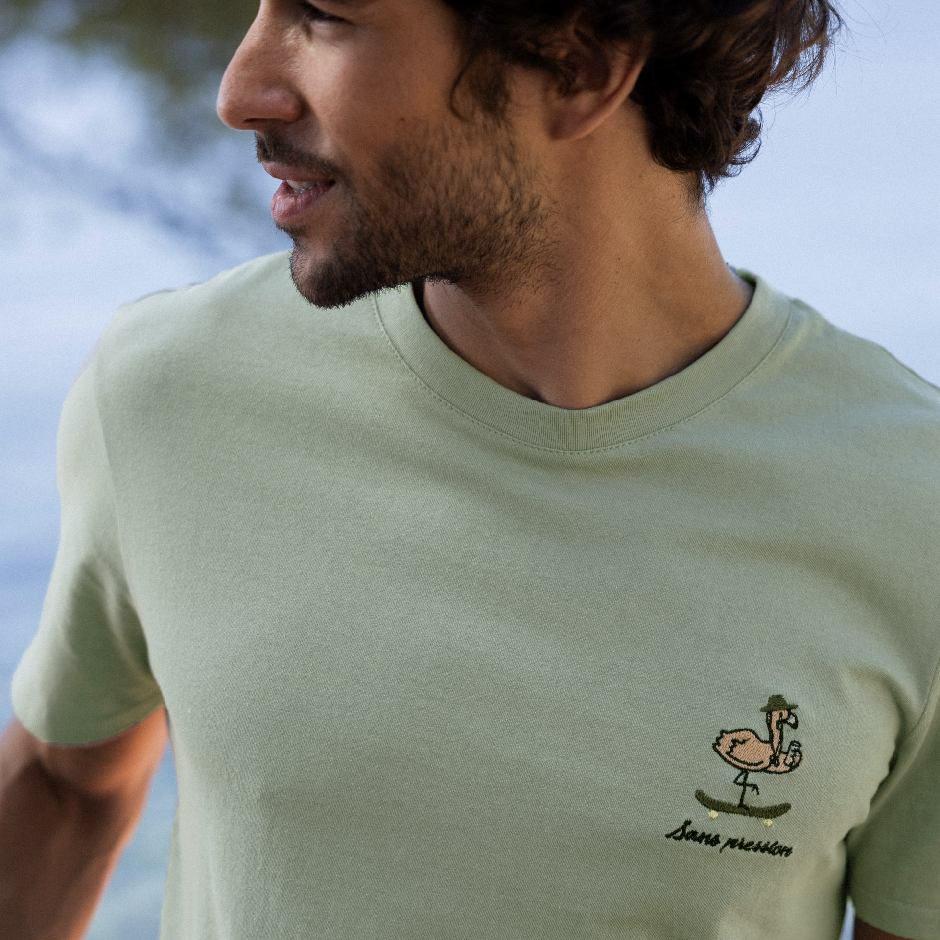 T-shirt vert clair broderie sans pression coton et coton recyclé - modèle arcy