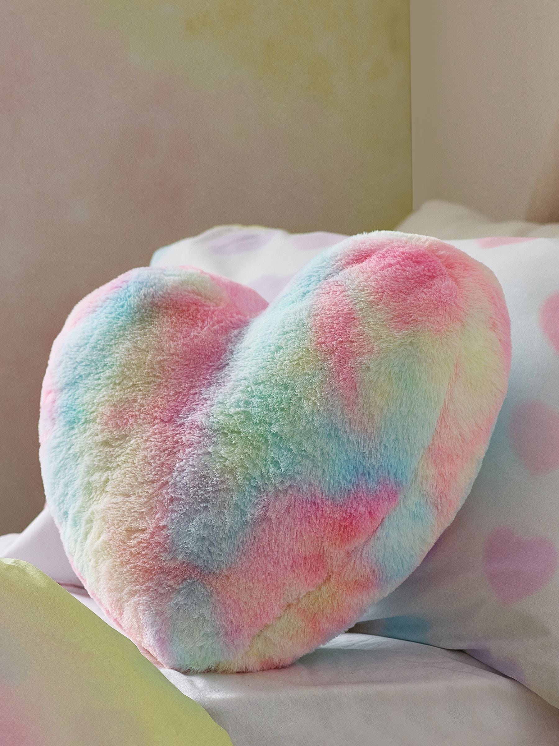 Kussen met hartjes en regenboogkleuren met kleurverloop