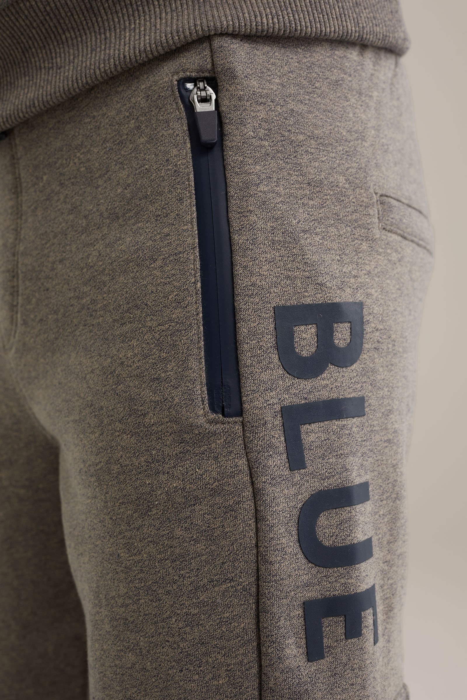 Jongens joggingbroek met cargozakken en opdruk Blue Ridge Donkergrijs gemeleerd