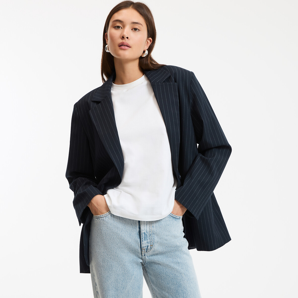 COLEÇÕES LA REDOUTE<br>Blazer Lange, modelo oversized, calça de tênis