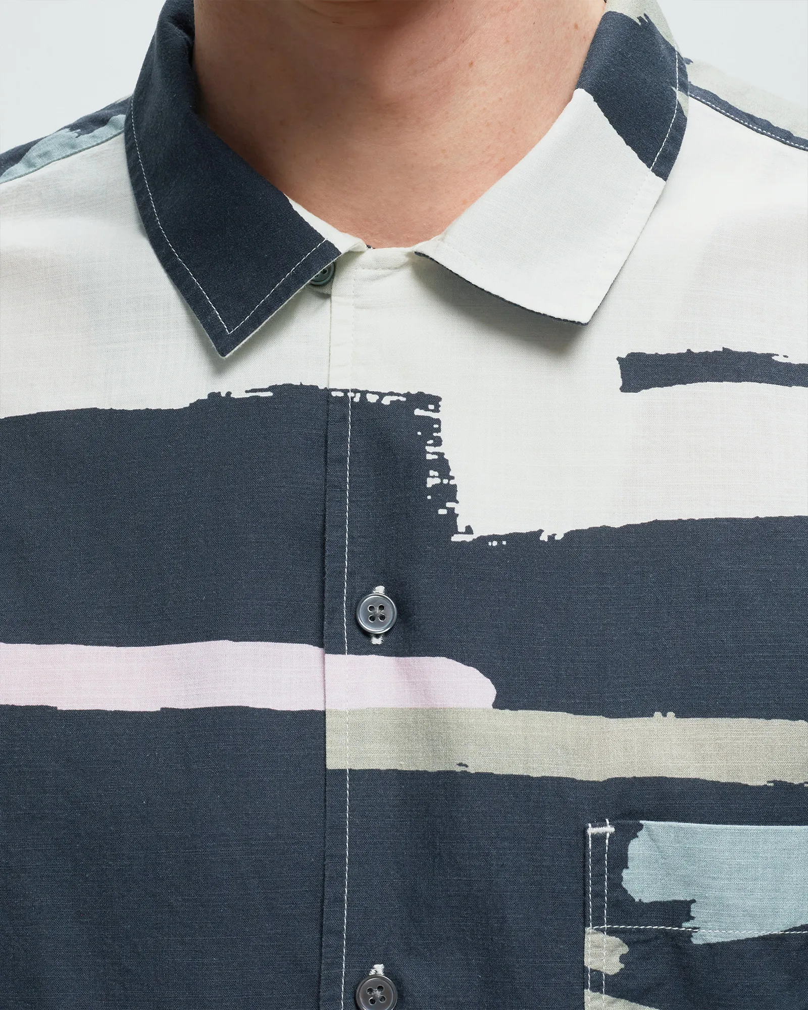 CLOSED SHORT SLEEVED SHIRT