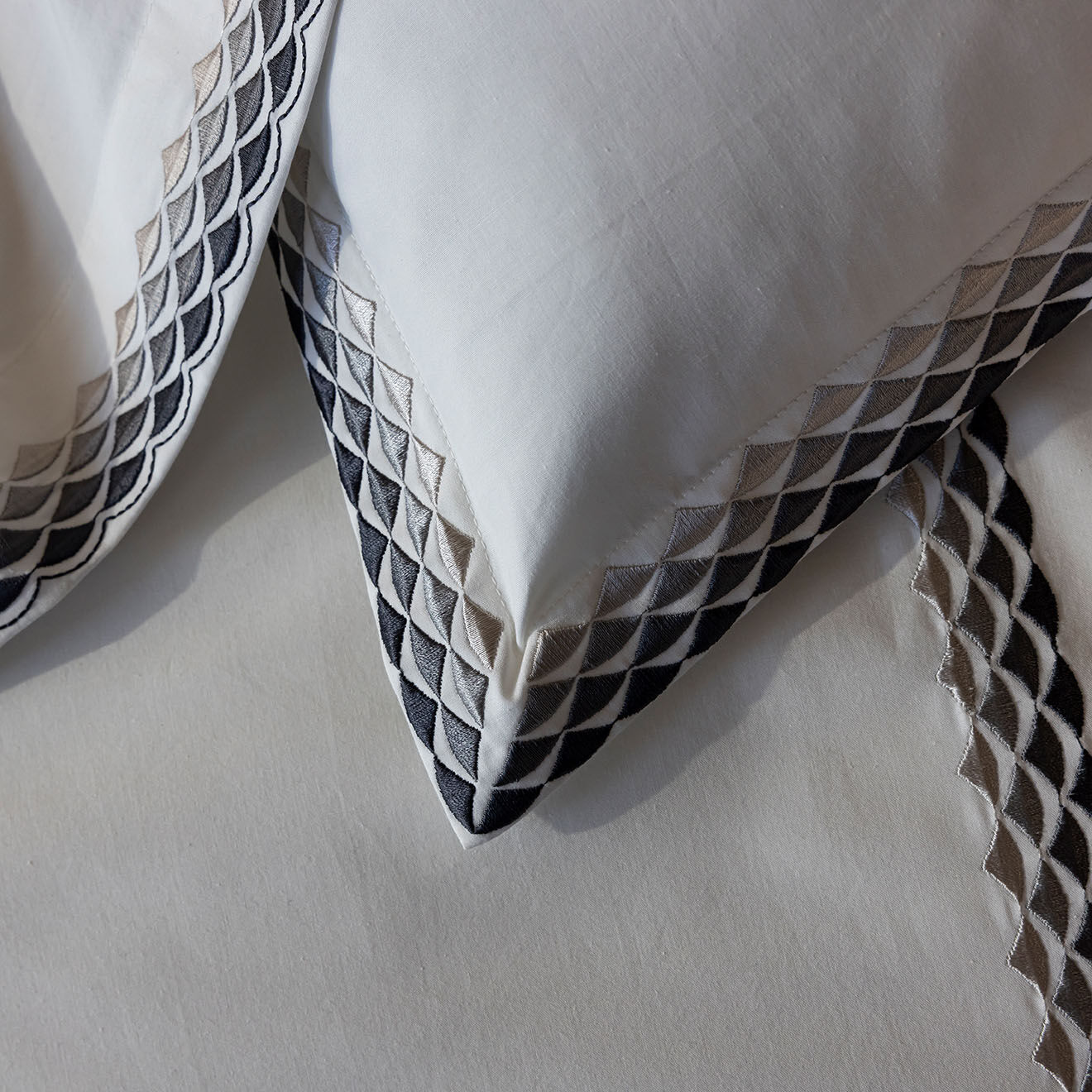 Perle de Coton Taie d'oreiller en Percale de Coton Alcott blanc/gris