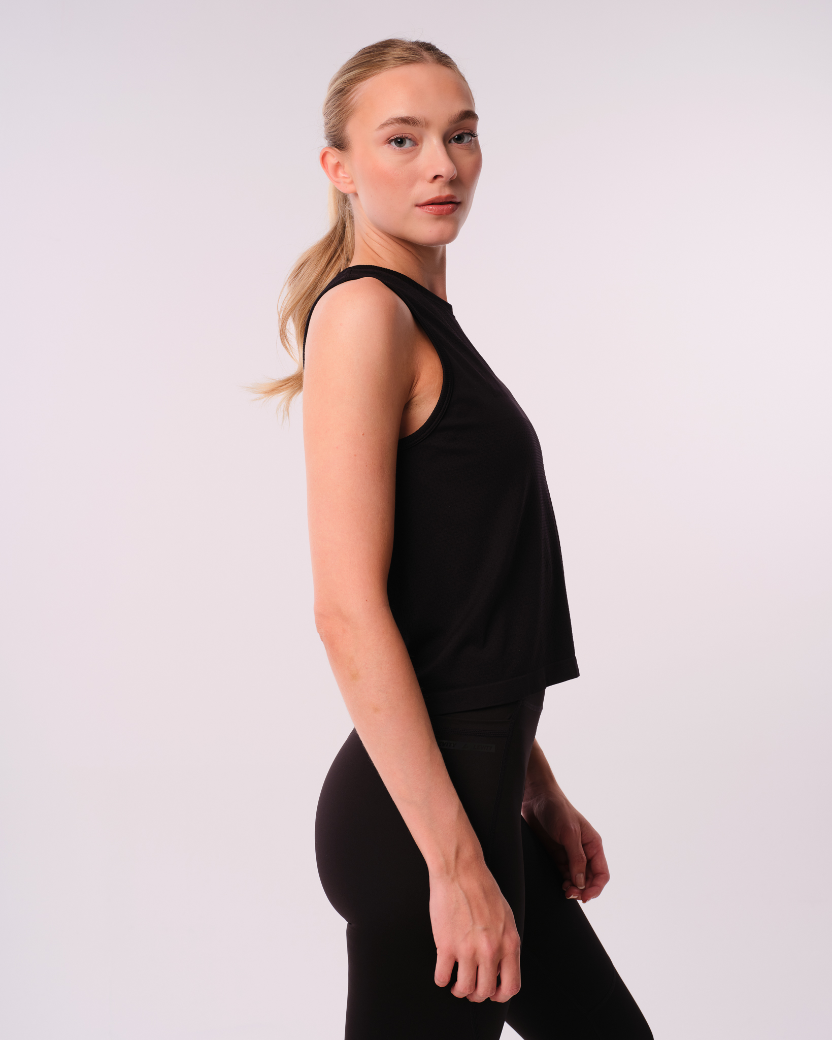 LEVITY Breeze Seamless Tank Black Beauty