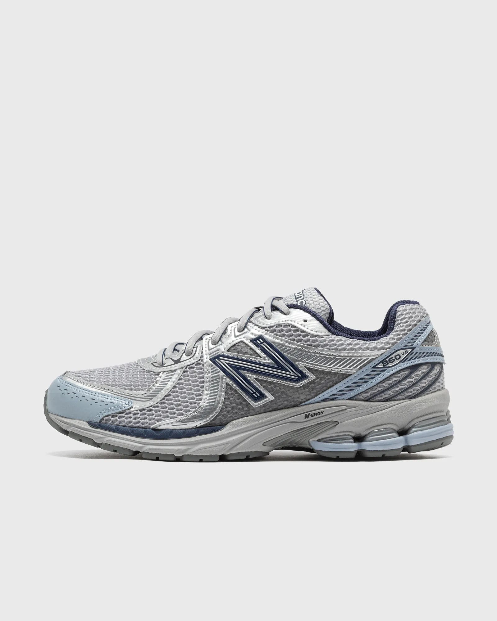 New Balance 860