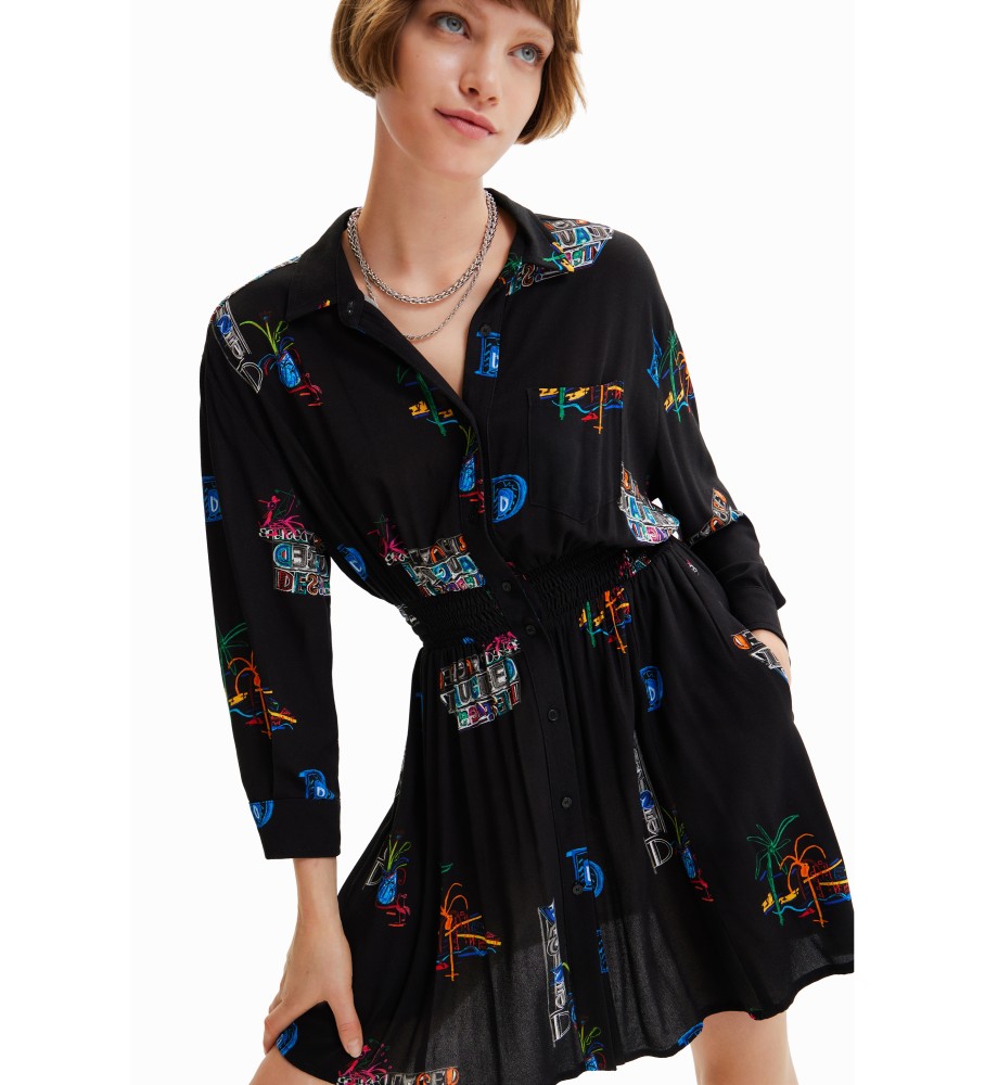 Vestido curto estilo camisa da Desigual com ilustrações pretas.
