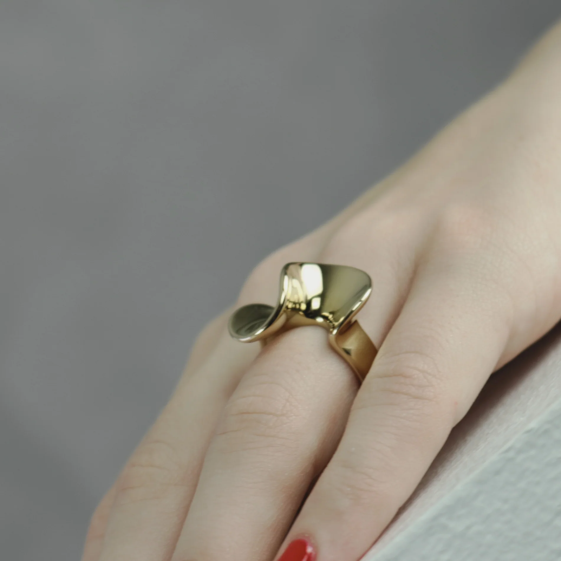 Dansk Copenhagen  Single Twist Statement ring, vandfast - forgyldt