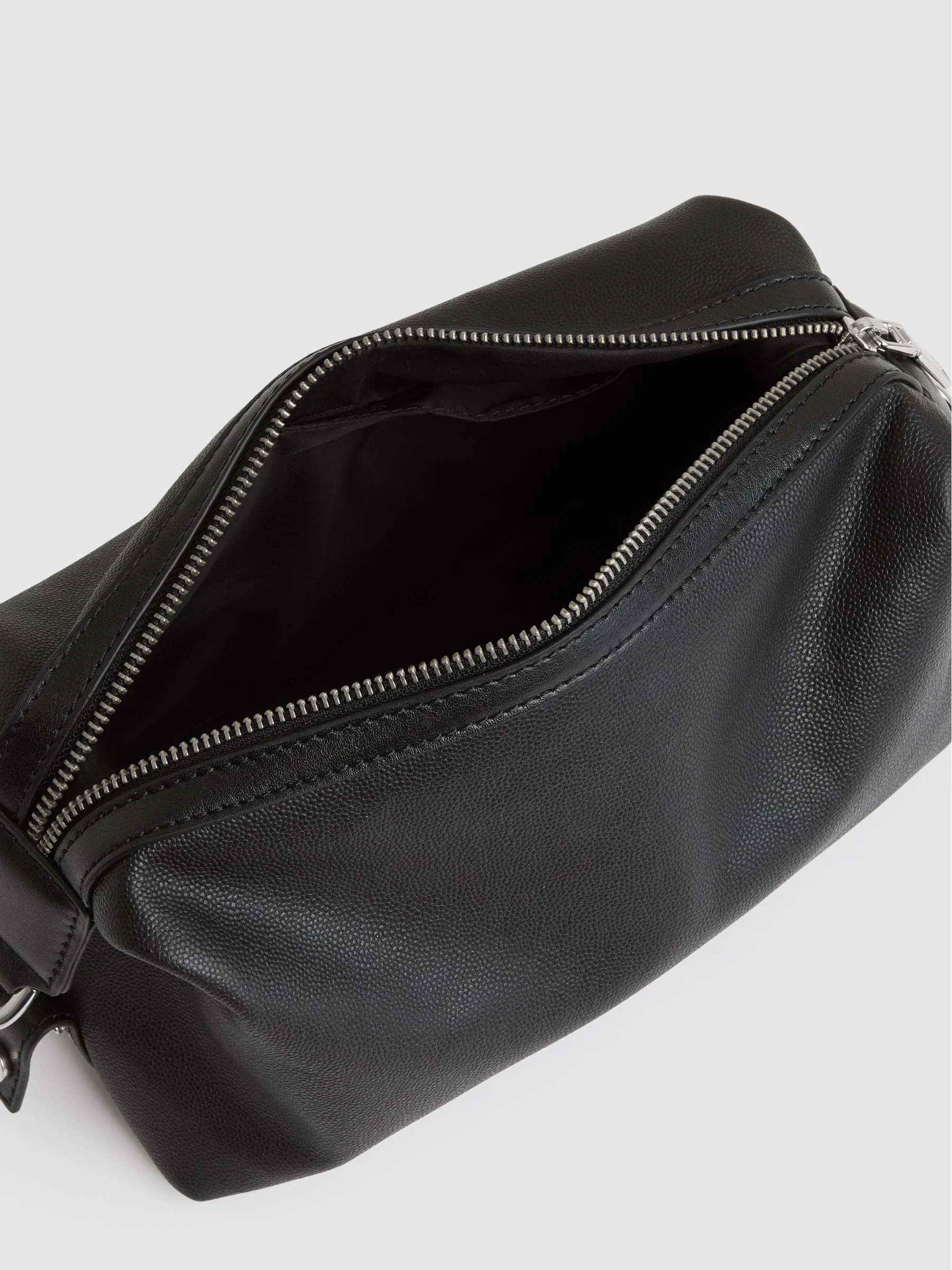 Reiss Cillian Micro-Grain Leather Washbag