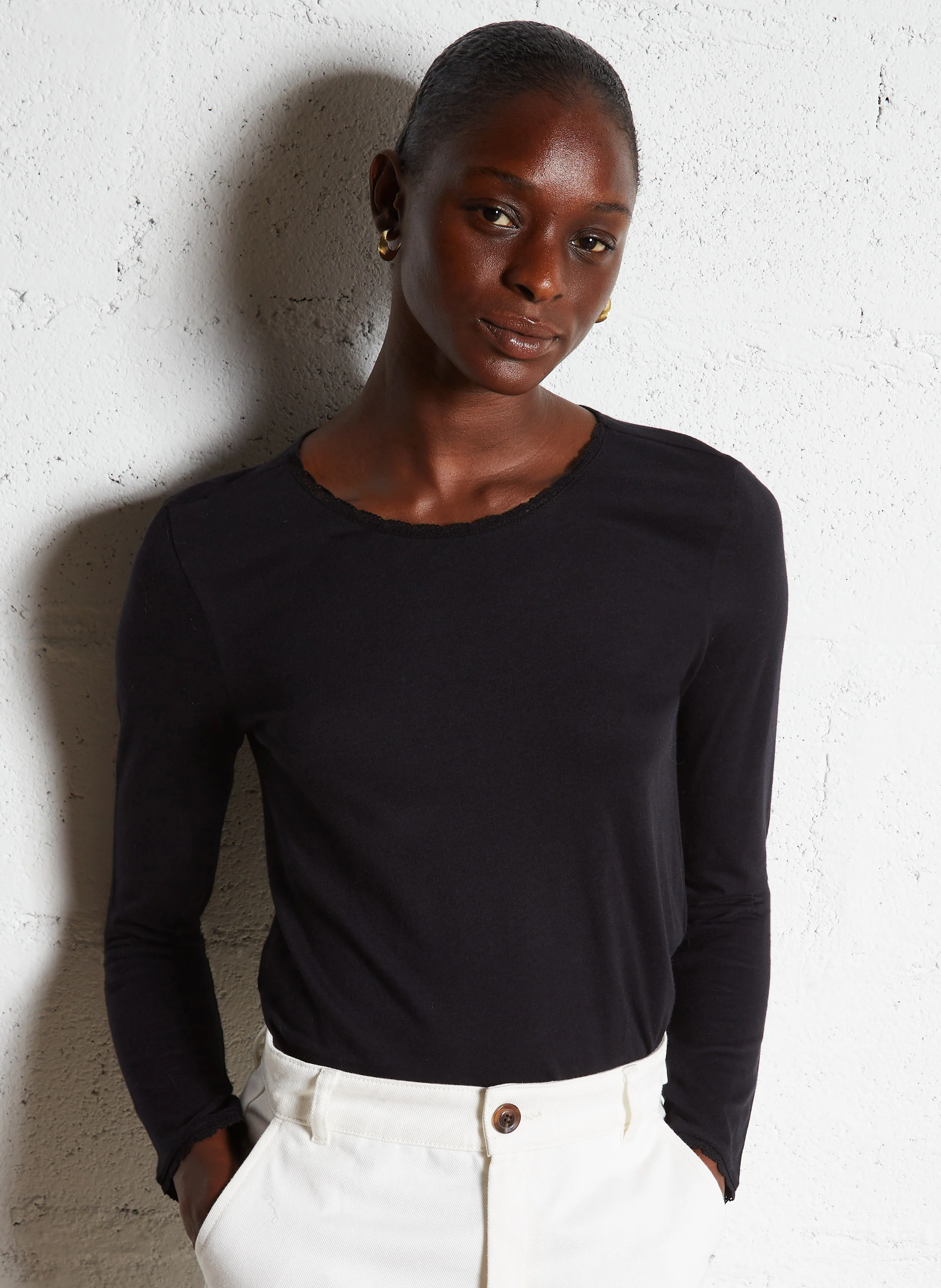 IZELIE - Tee-shirt col rond en coton mélangé | Noir