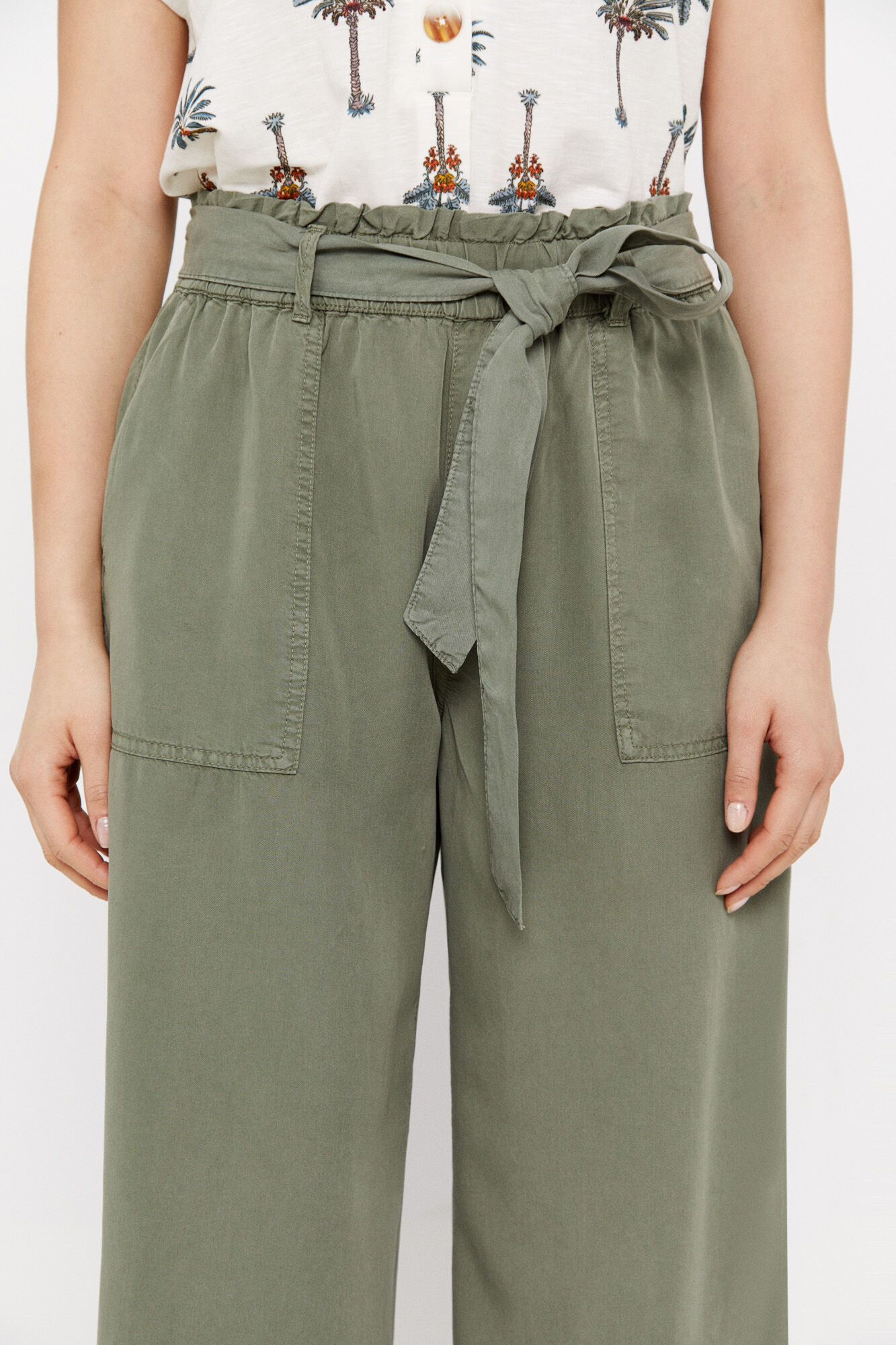 Calça palazzo cargo em Tencel - Cáqui