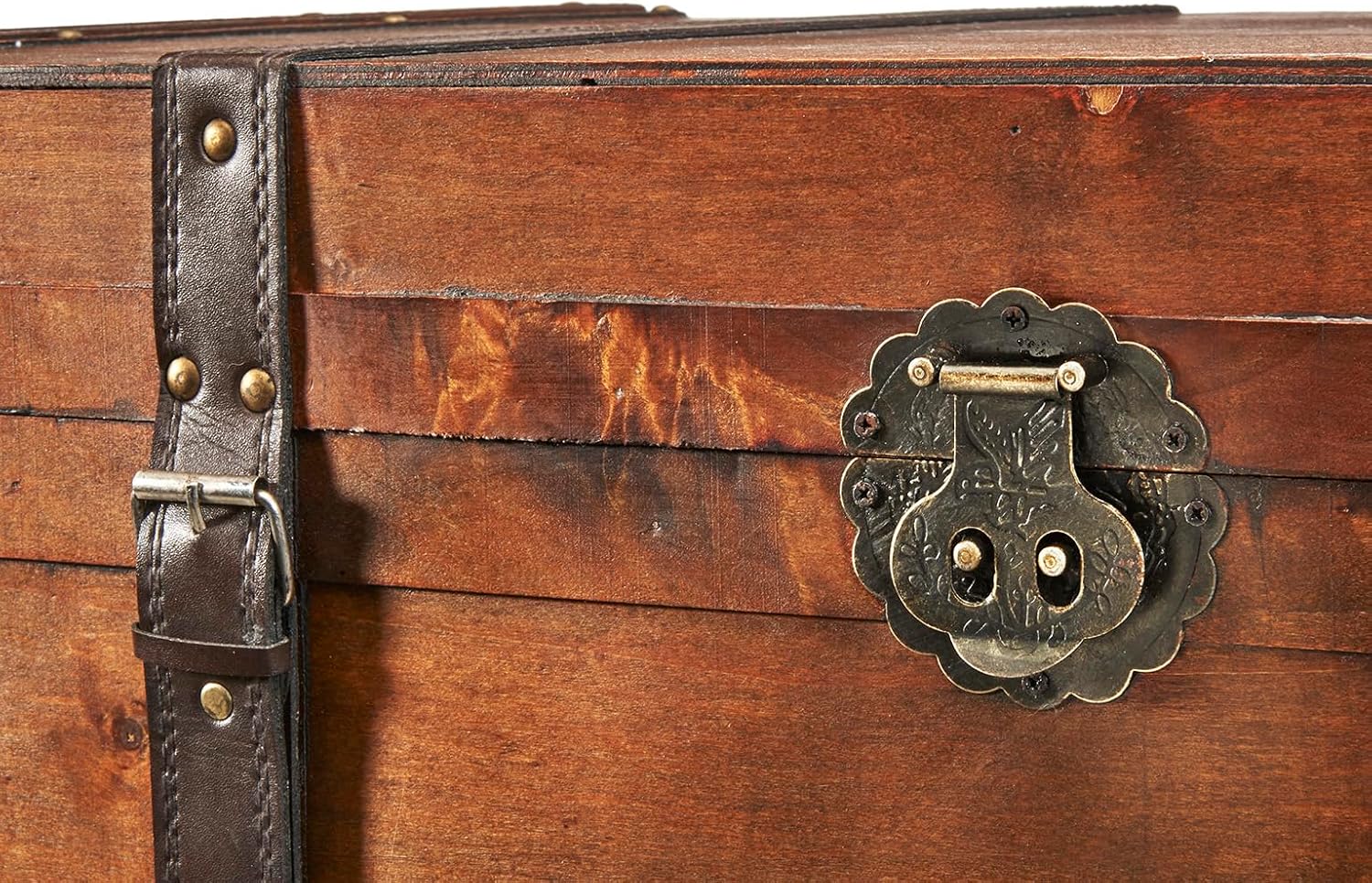 Kobolo Holztruhe KEEPER groß | 80x45x50 cm | braun | dekorative Holzkiste mit Deckel & Kunstlederverschluss | stabile Aufbewahrungsbox im Vintage Look | Truhe für Wohnzimmer, Kinderzimmer oder Flur