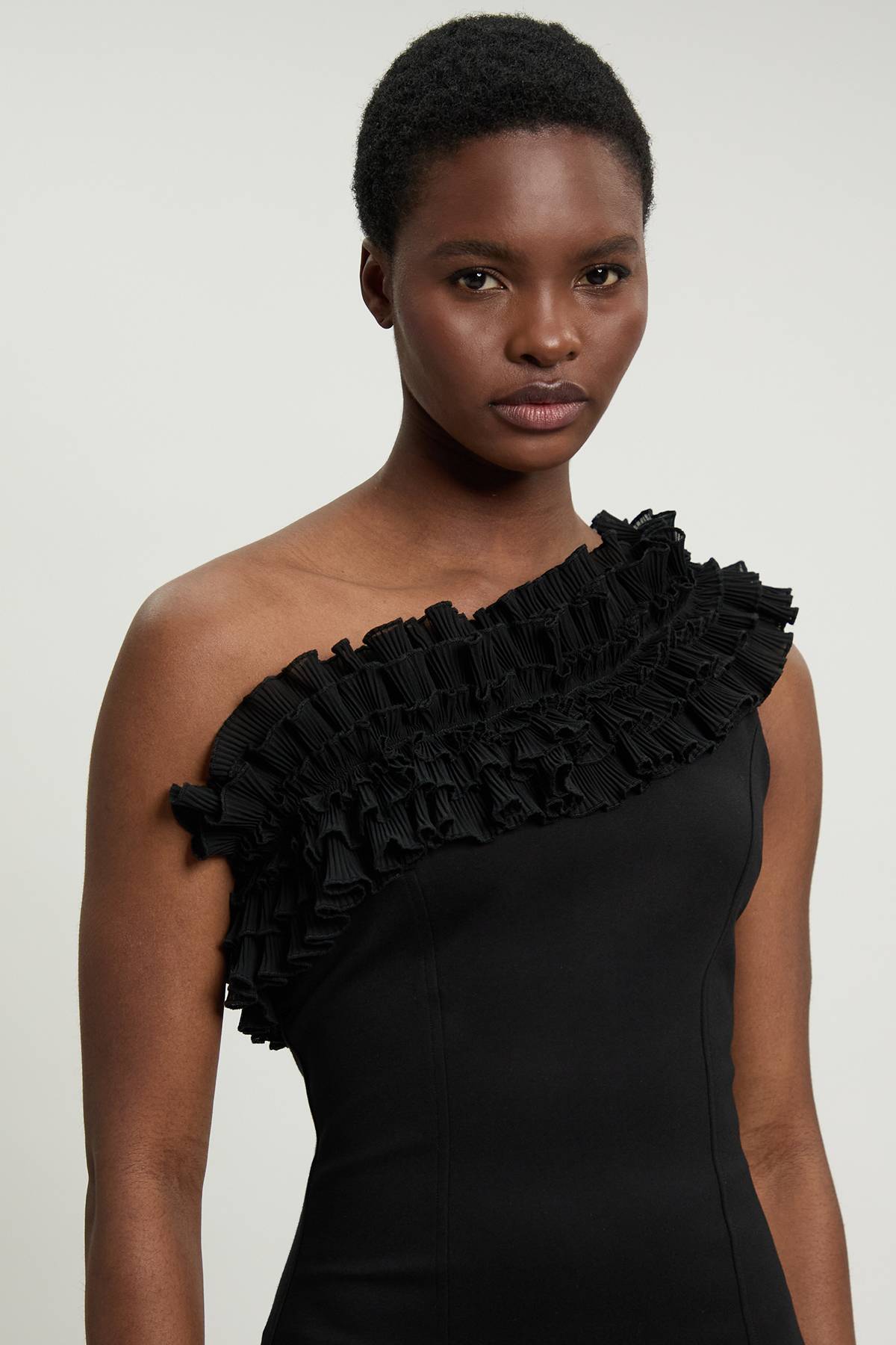 KarenMillen Robe Mini Asymétrique À Volants Dramatiques Petite