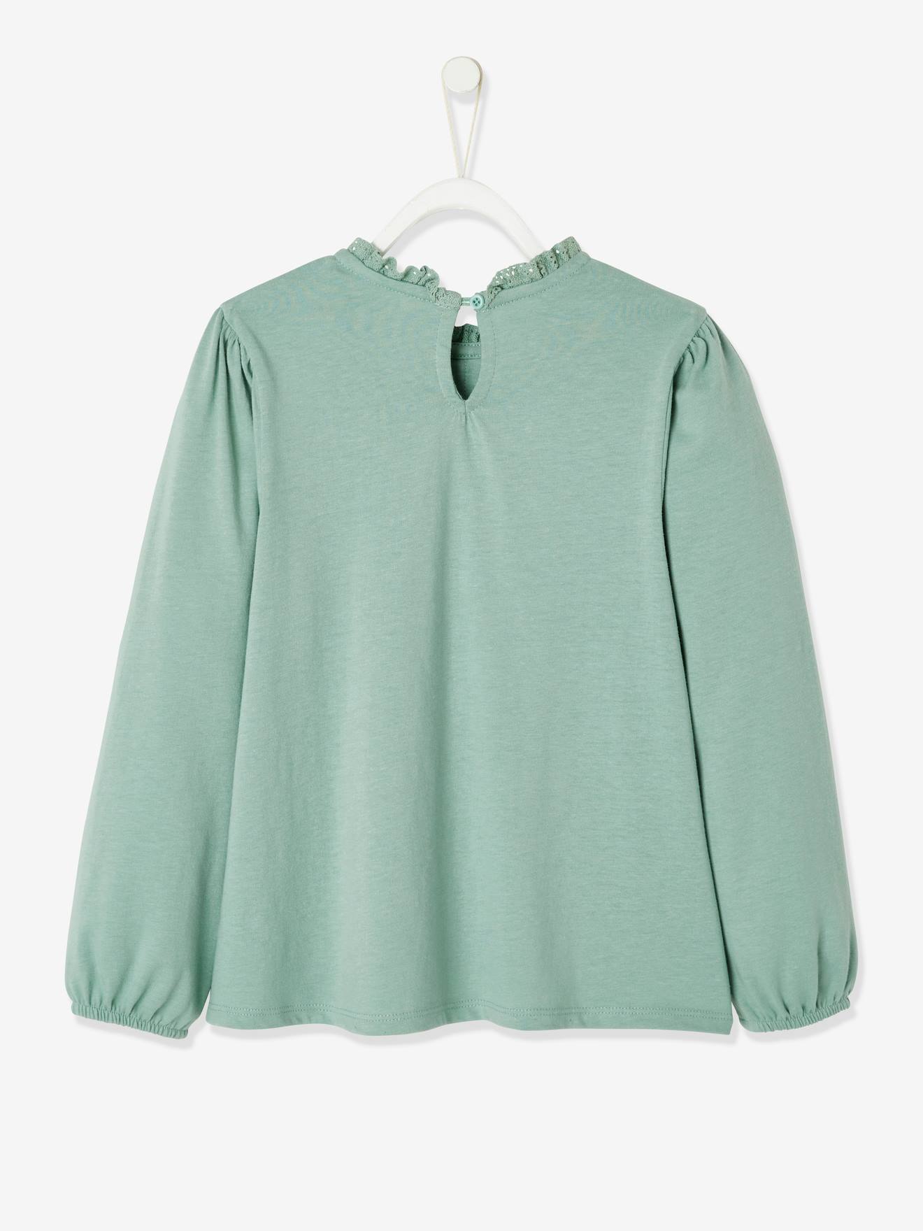 Blusa lisa verde-clara estilo camiseta com detalhes em macramê para meninas