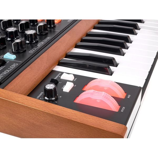 Behringer Poly D