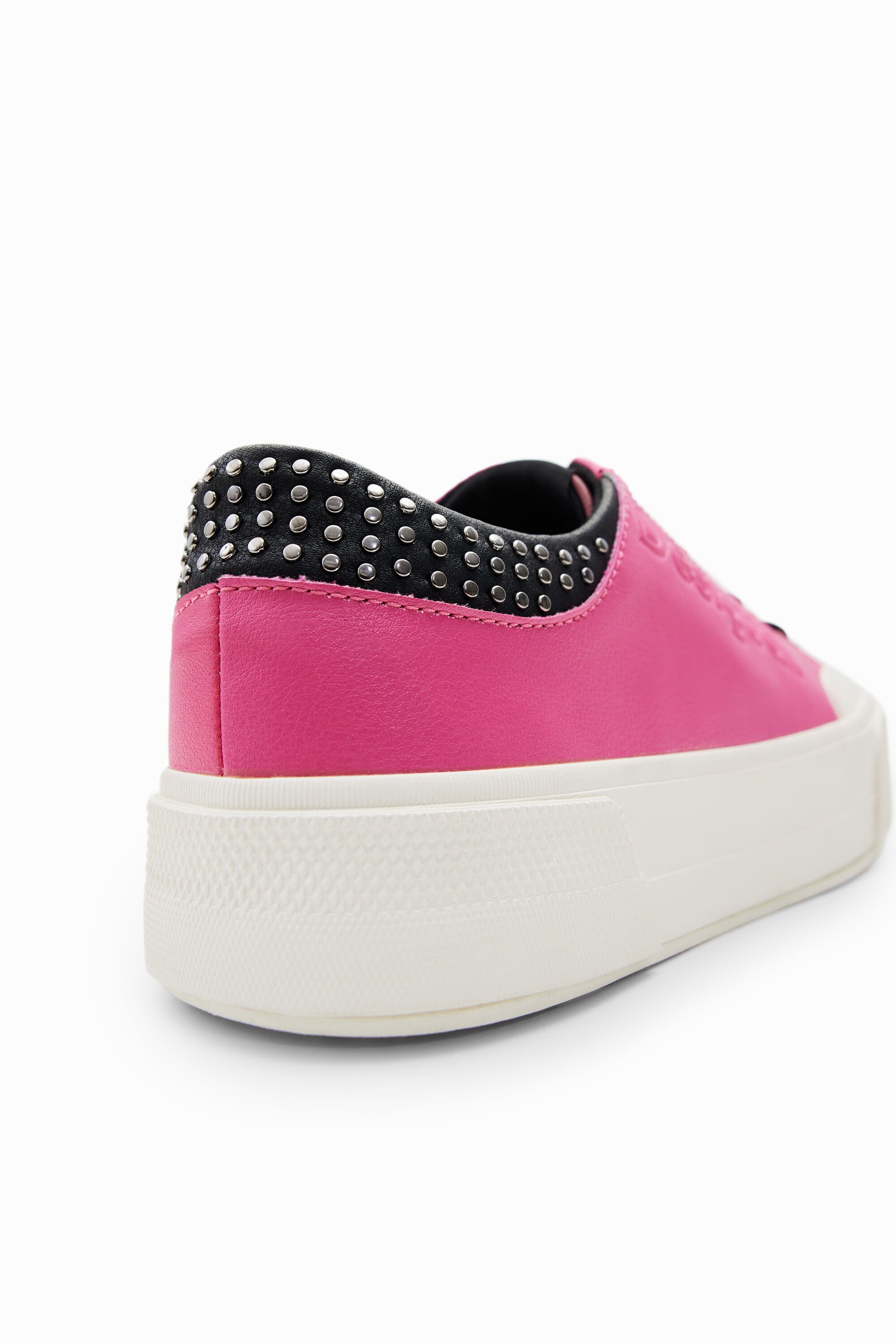 Baskets plateforme clous
