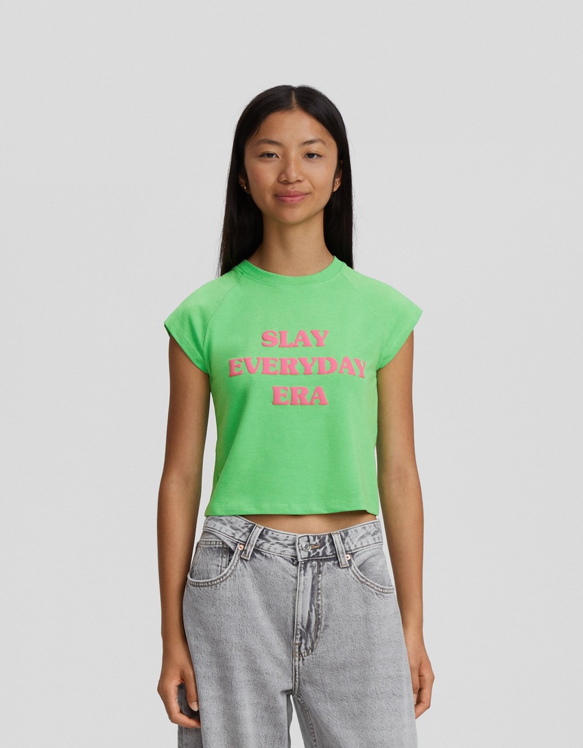 Camiseta de manga curta com estampa de efeito desbotado