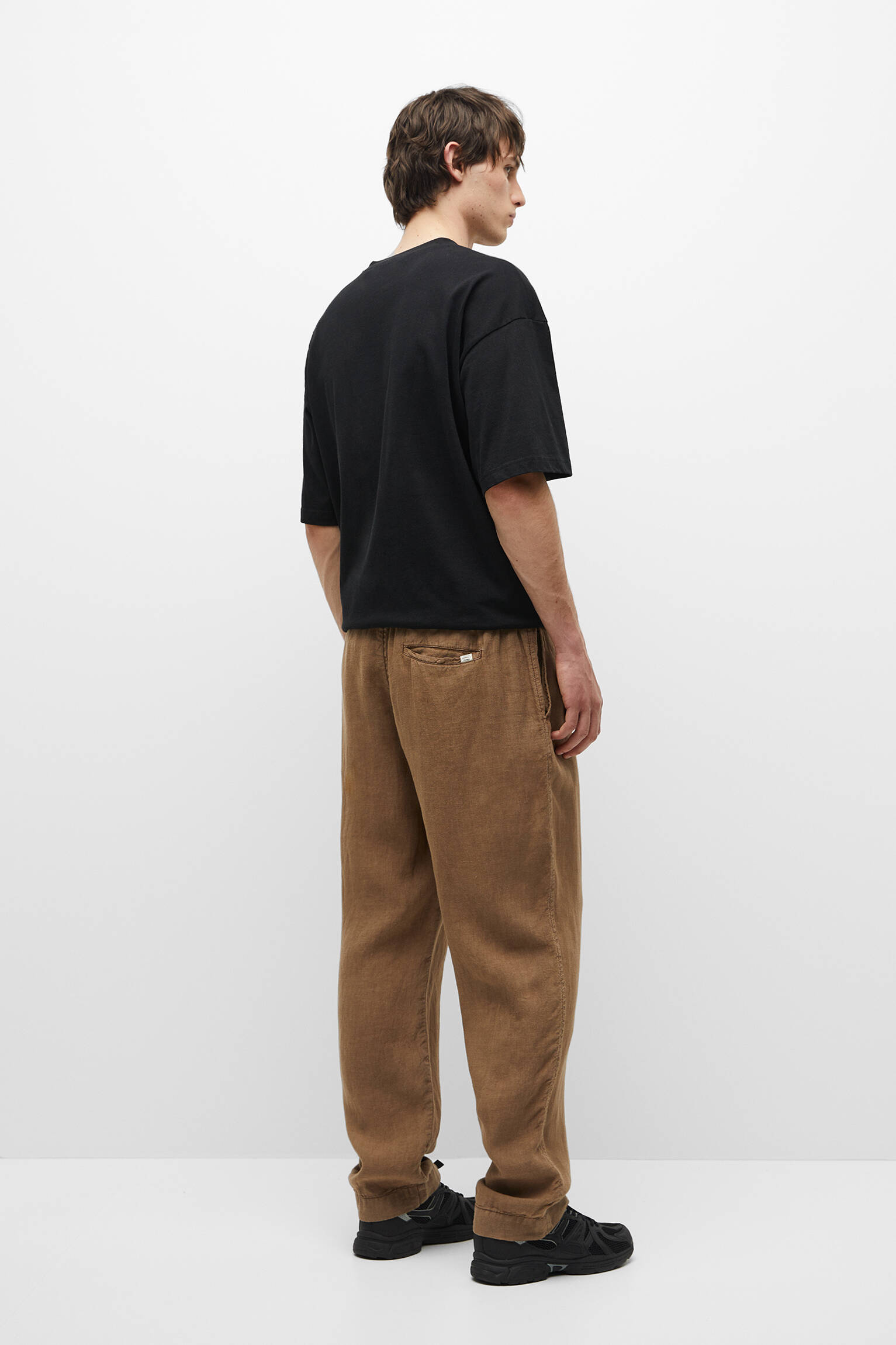 Calça jogger de linho com pernas largas - marrom