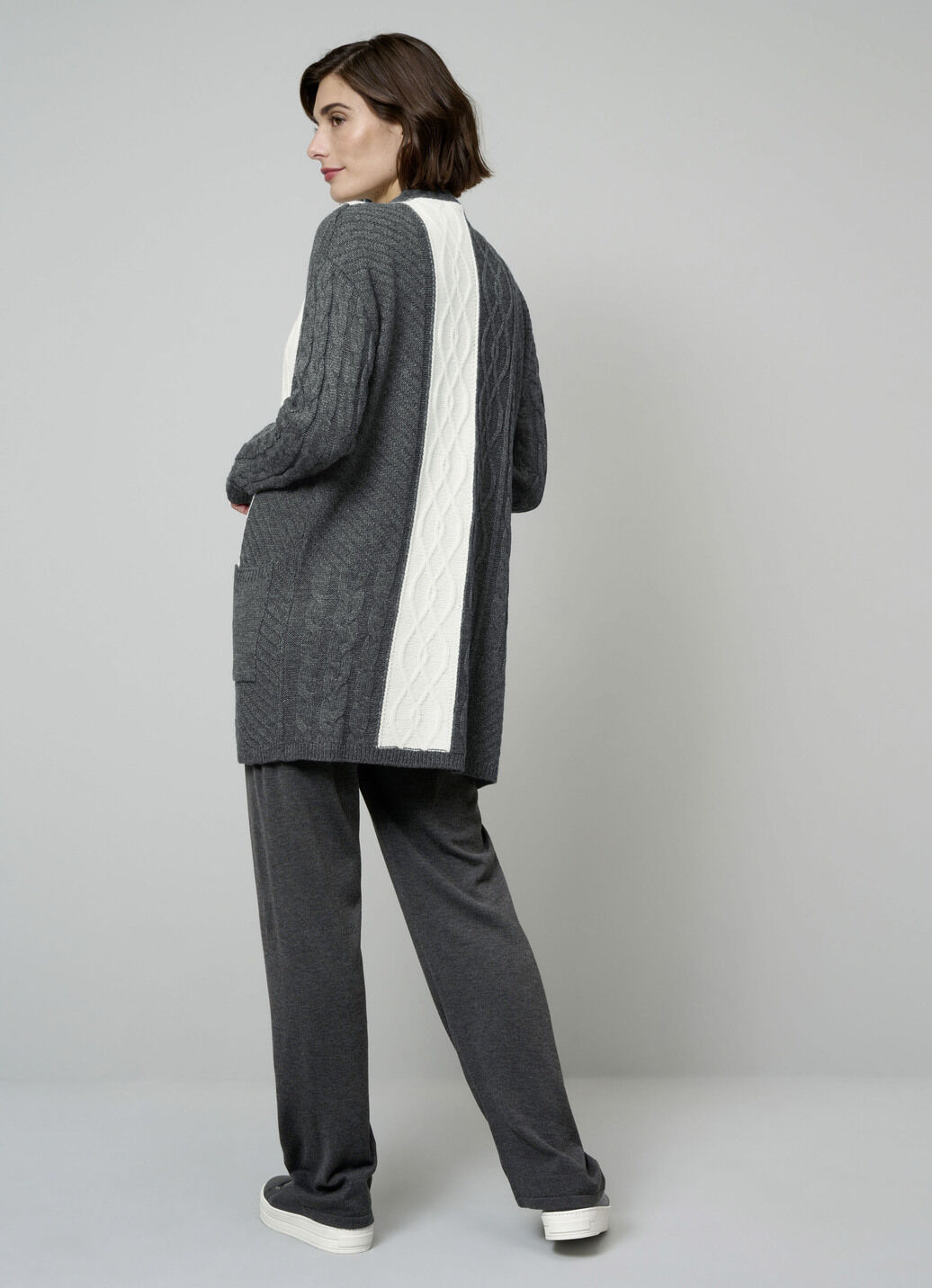 Strickjacke in Strukturmix