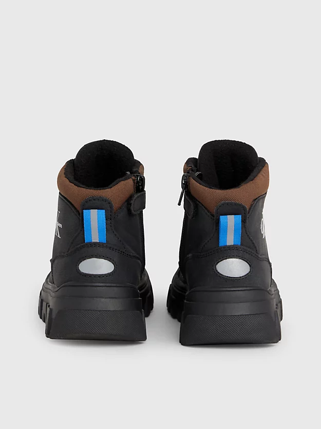 Botas infantis com cadarço