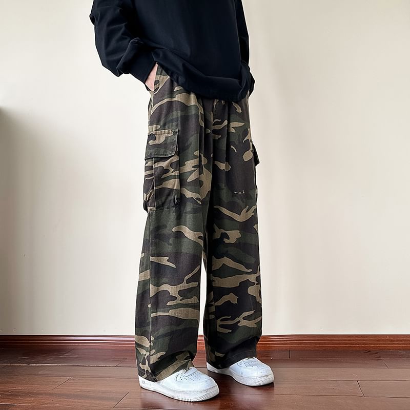 YERGO - Middelhoge camouflageprint jeans met wijde pijpen