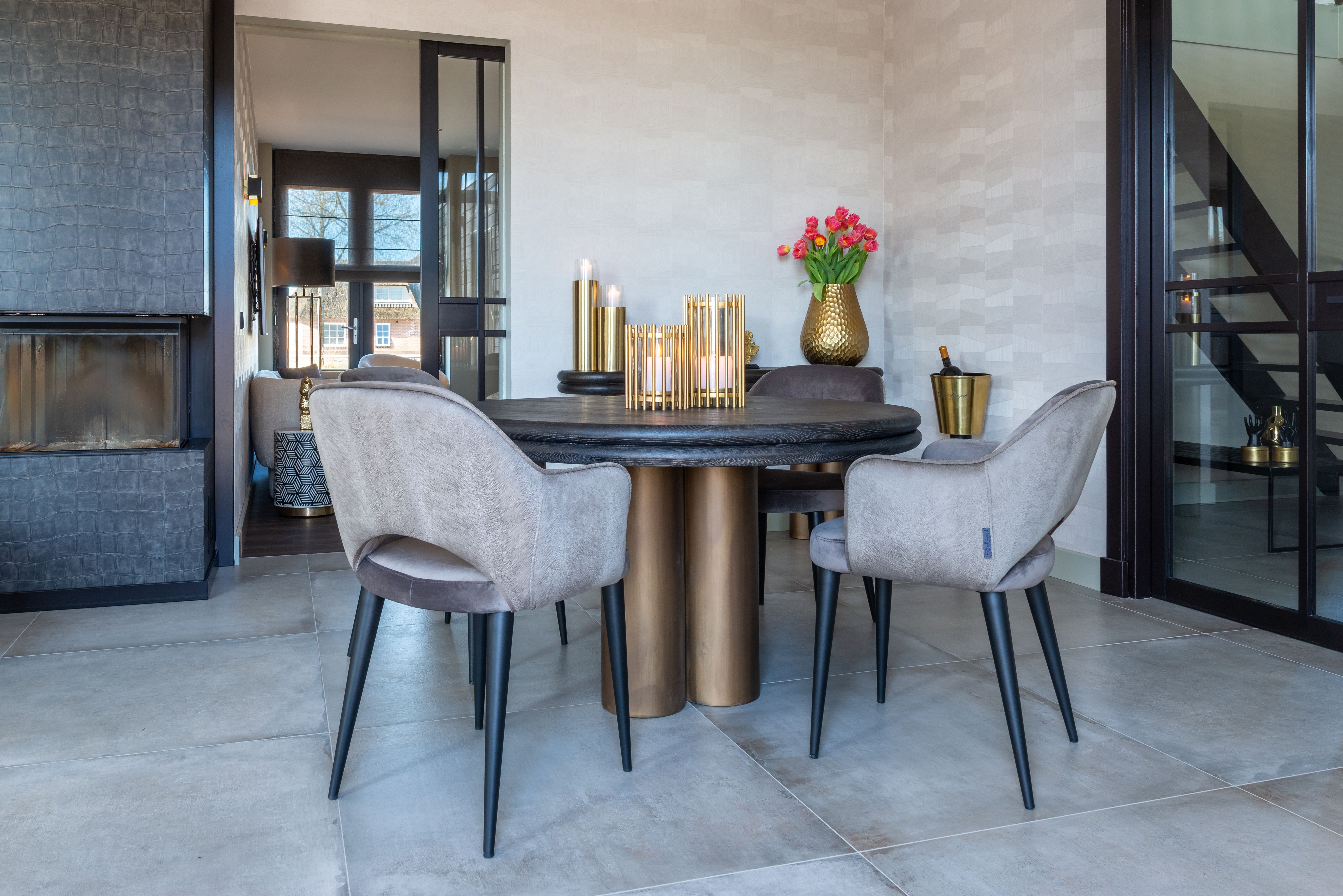 Eettafel black rustic 210873 Macaron ⌀130  x H76 cm