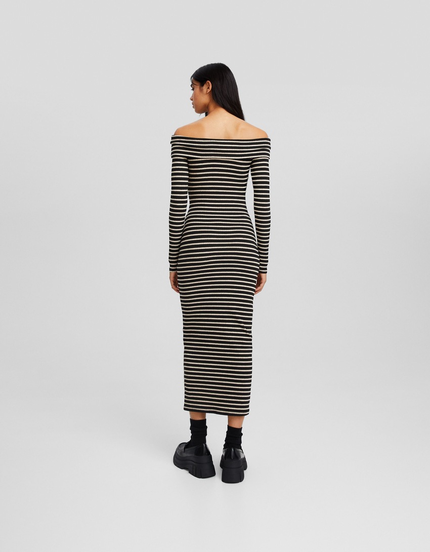 Vestido longo de tricô estilo bardot com mangas compridas