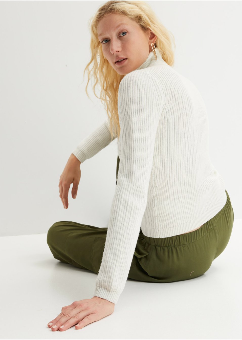 Pull col roulé, coupe étroite