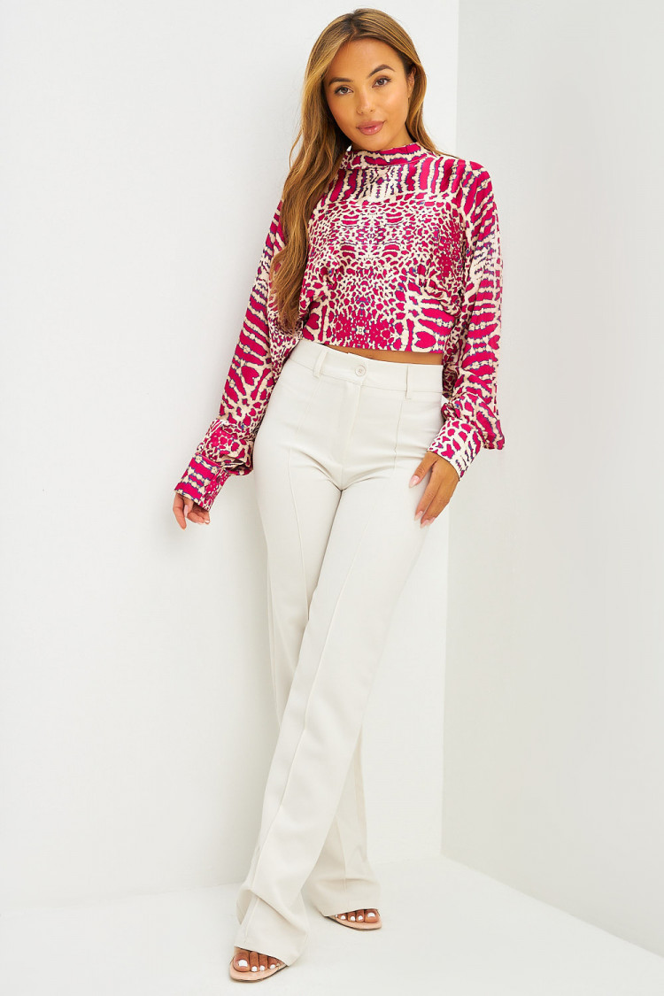 Blouse courte satinée rose crop col montant à imprimé animalier
