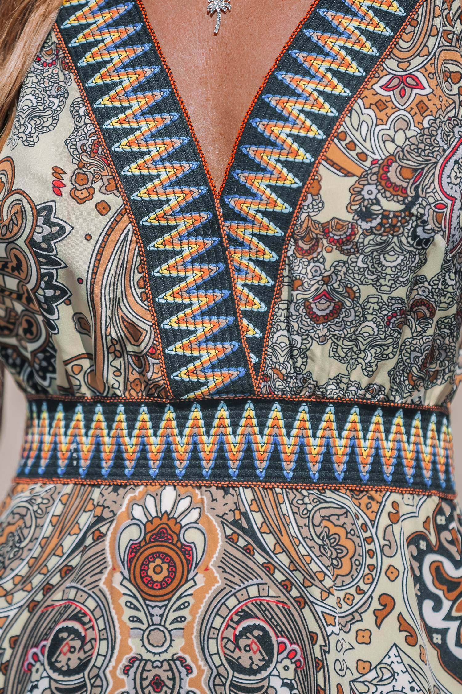 Robe midi sans manches à col en V boho brune