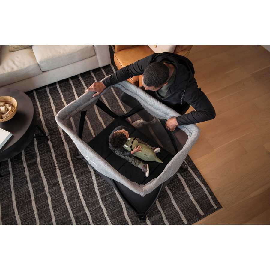 Nuna Reisebett SENA™ aire (mit Clip) Frost