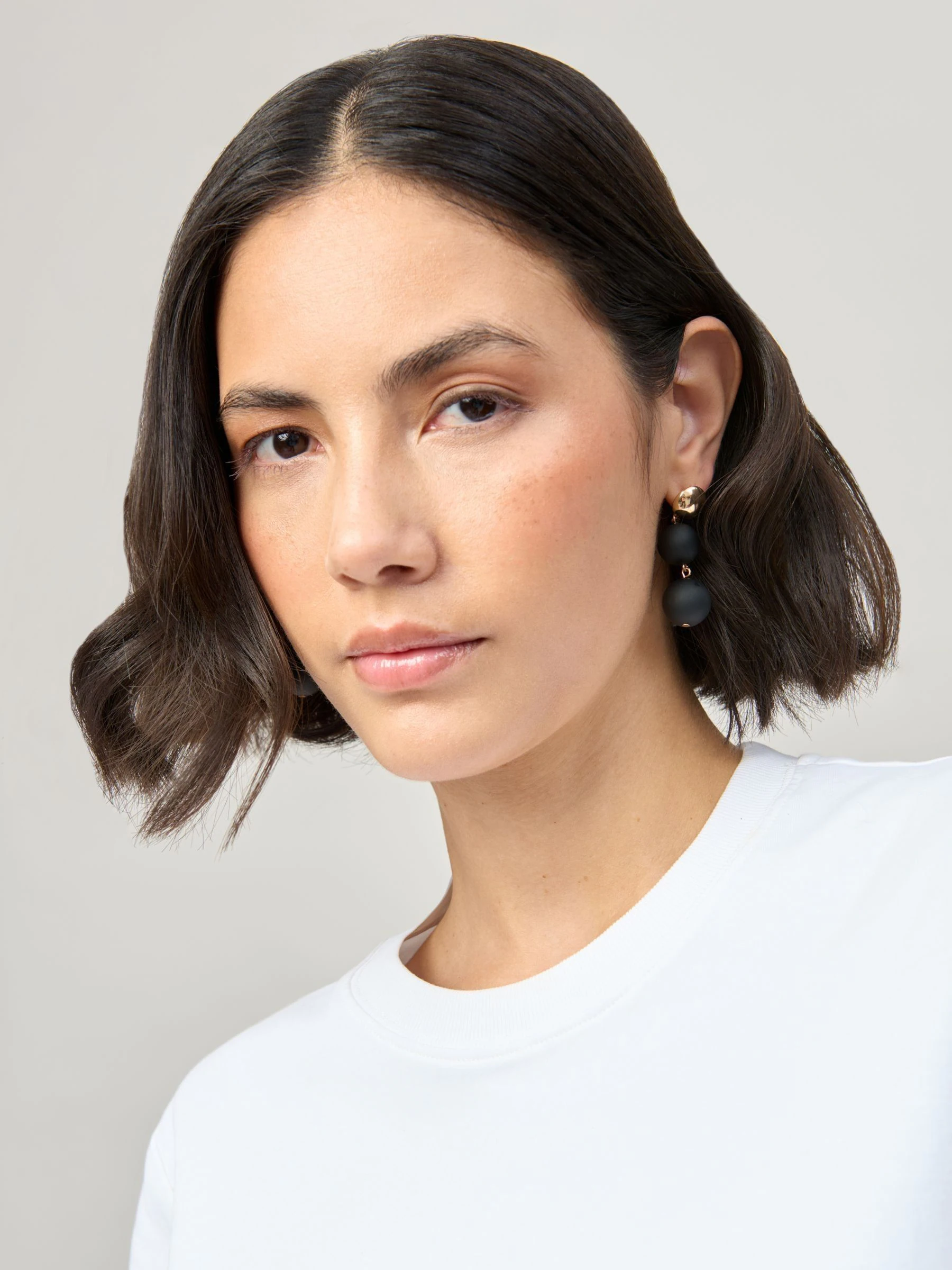 Zwart - Aela Matte Sphere Drop Black Earrings