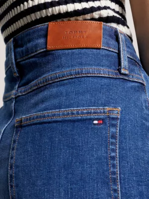 Calça jeans de cintura alta e corte afunilado
