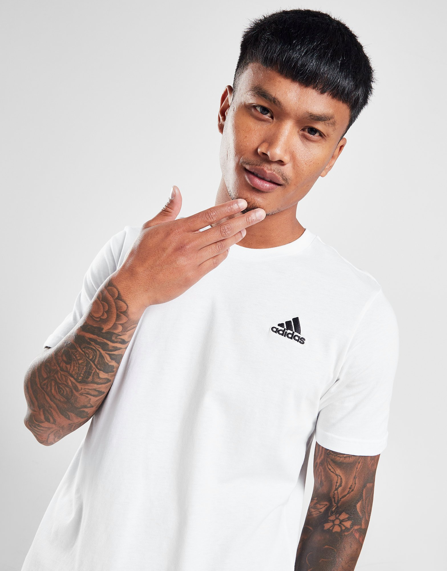 adidas T-shirt en jersey à petit logo brodé Essentials