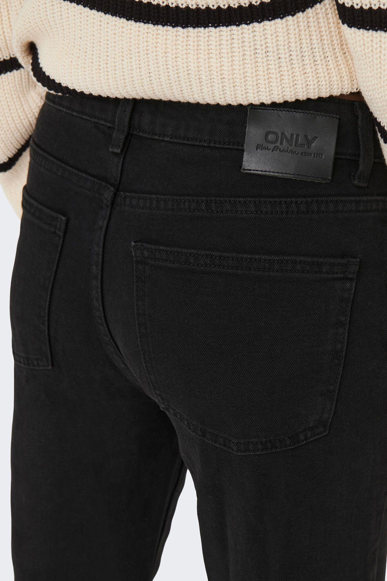 Calça jeans mom fit de cintura alta