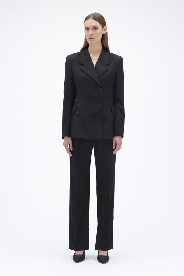 REMAIN Fitted Blazer Black