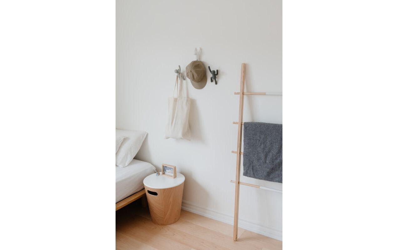 Wandhaken Buddy Weiss/Grautöne, KunststoffWand-Kleiderhaken