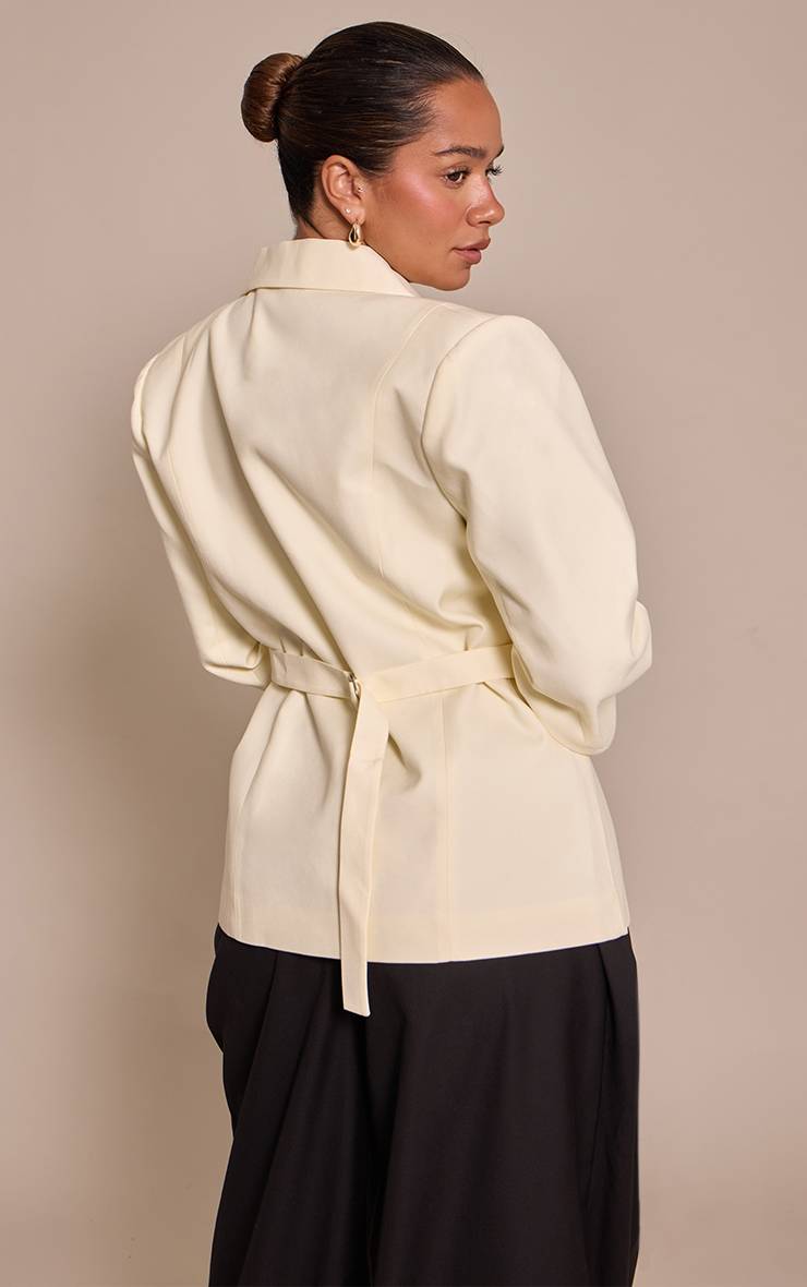Crème Blazer Shape Taille Cintrée À Revers Retroussés