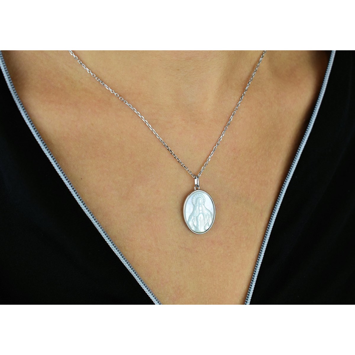 Collier Vierge Marie médaille ovale de nacre Argent 925 Rhodié