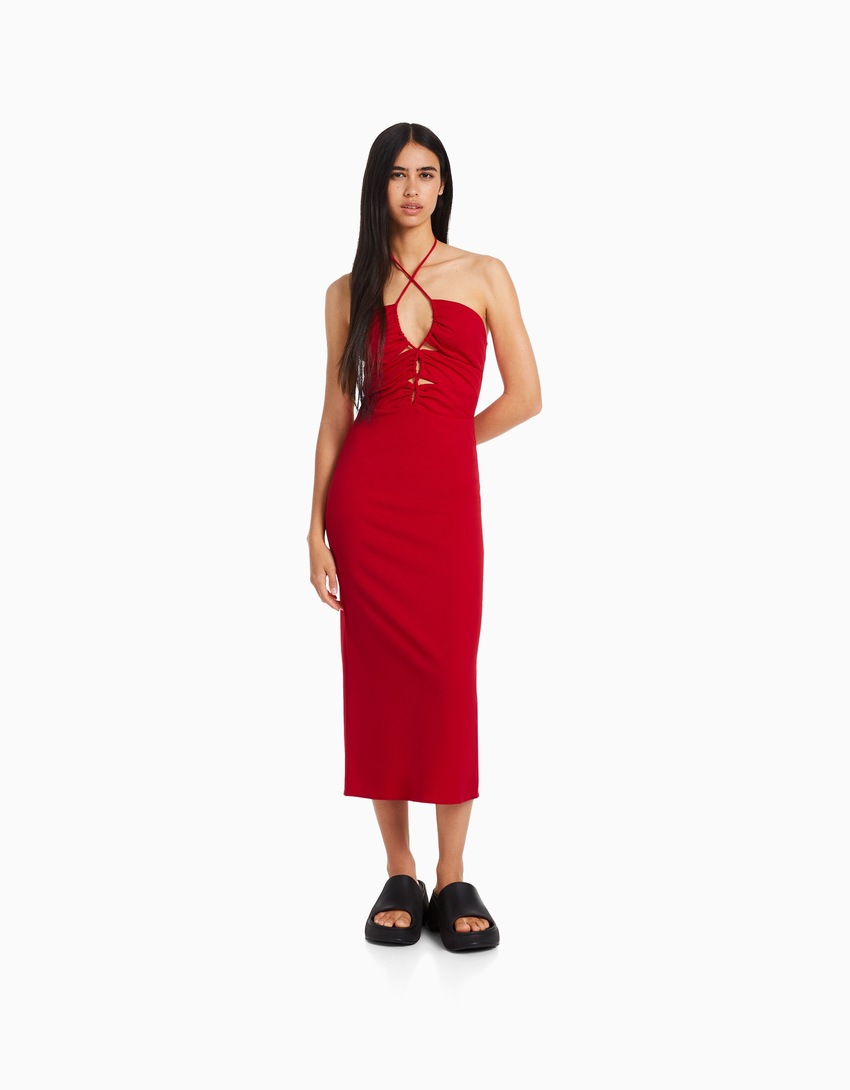 Vestido midi com decote halter e recortes