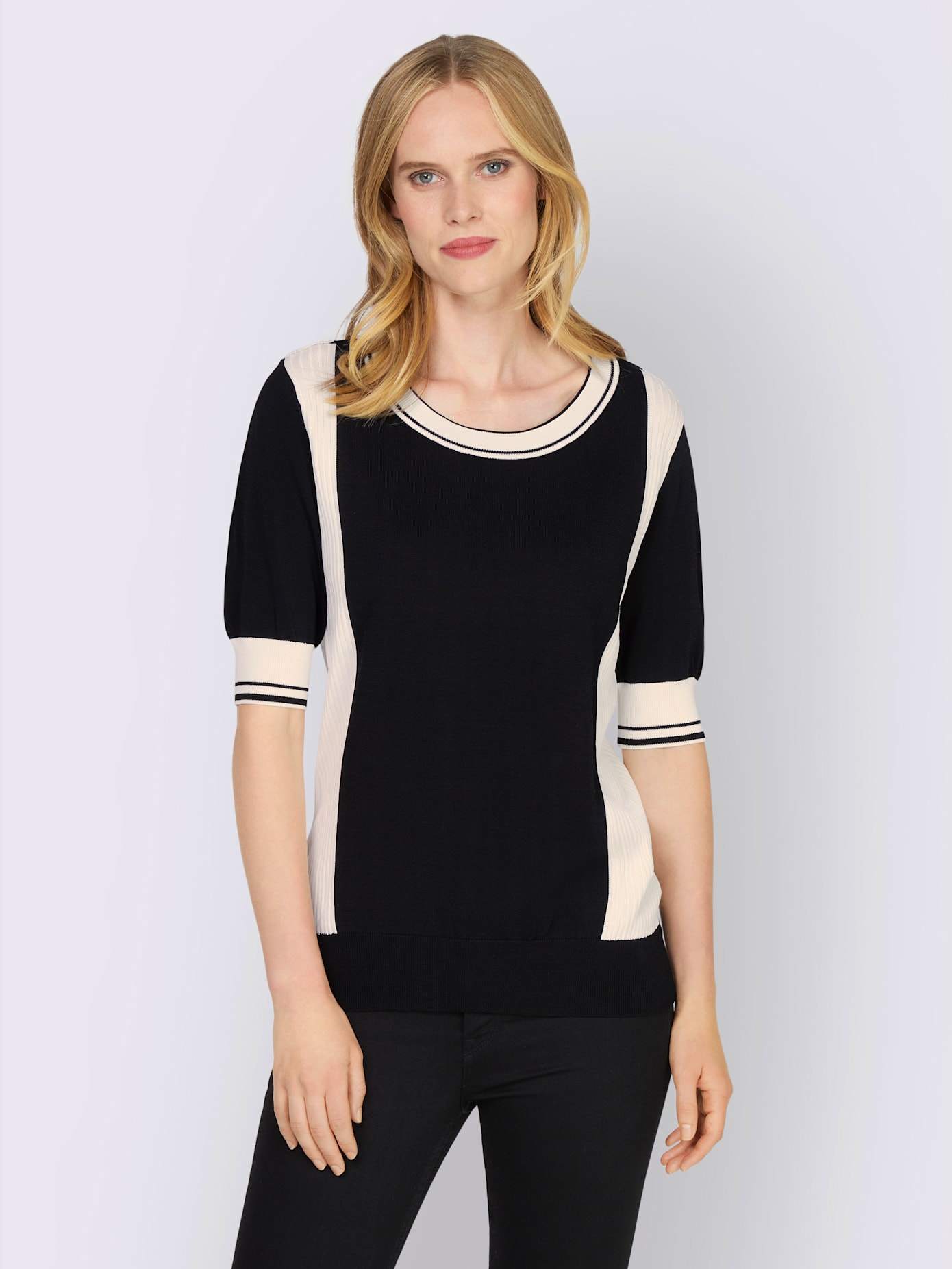 Pull motif tricoté moderne