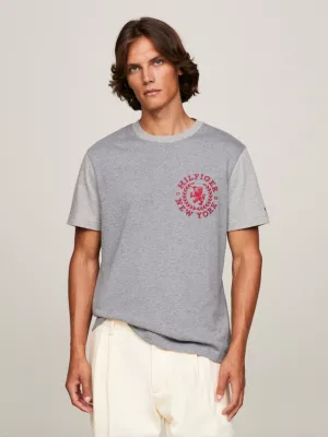 Camiseta com o logotipo do escudo do time