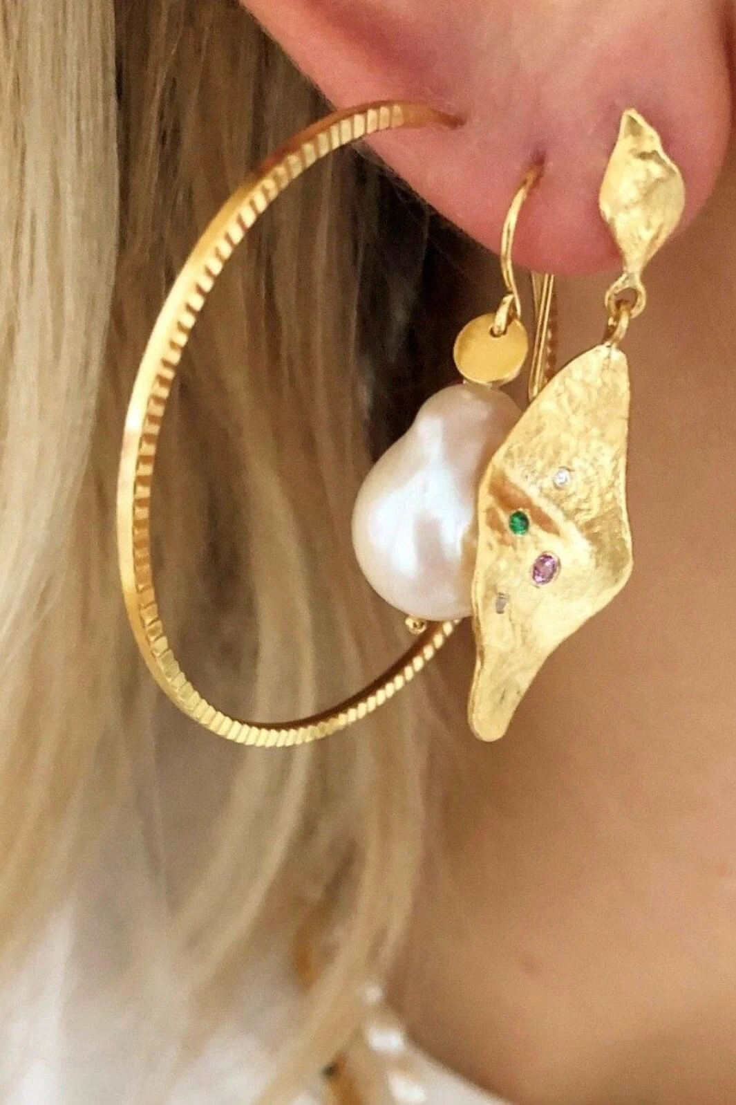 Stine A Baroque Pearl Earring With Gemstone