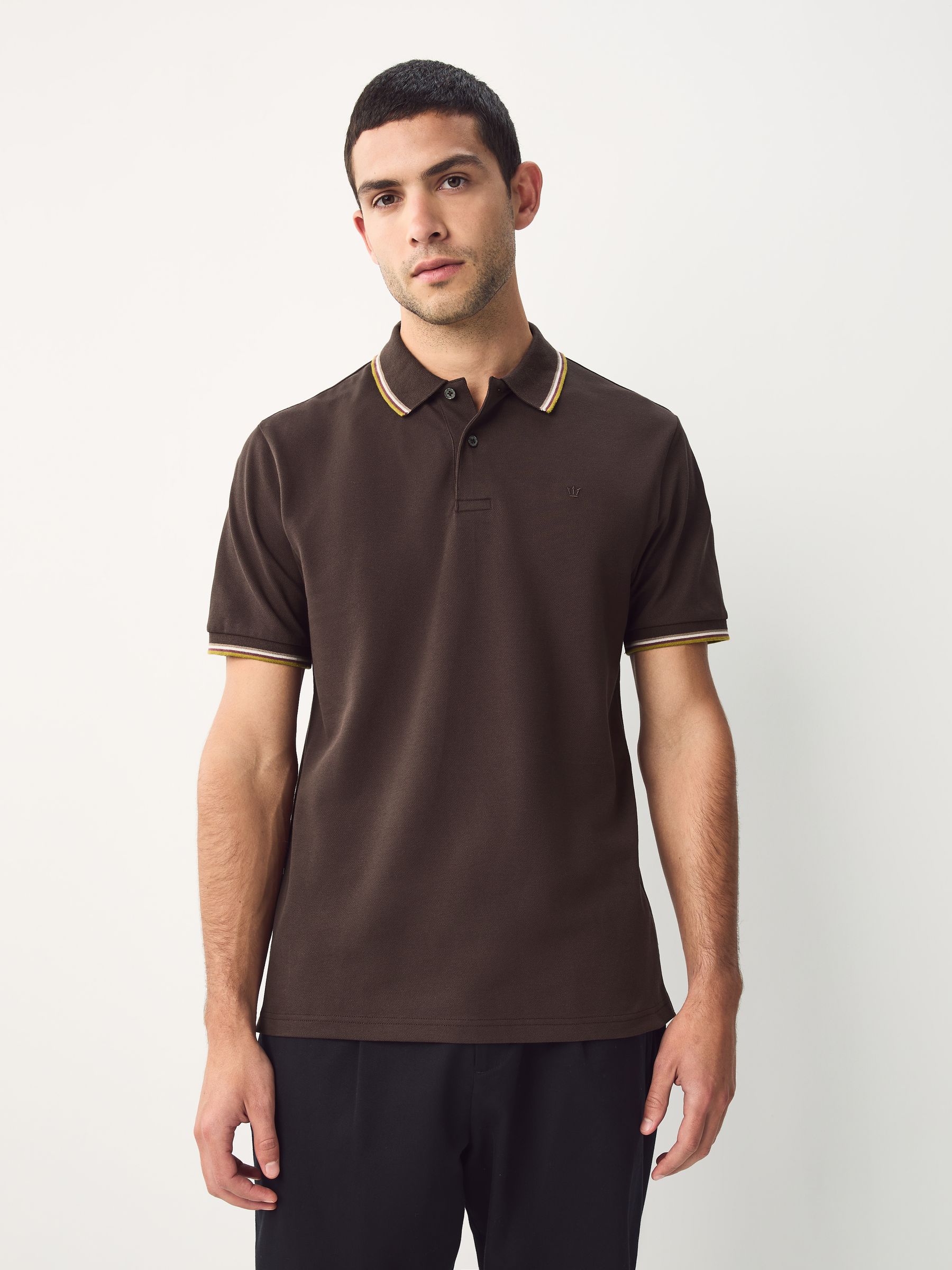 Bruin - Regular fit poloshirt met korte mouwen en contrasterende randen