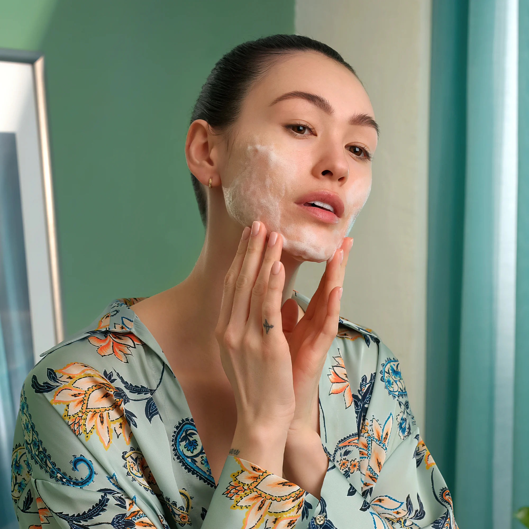 LUNA(TM) Micro-Foam Cleanser 2.0 |