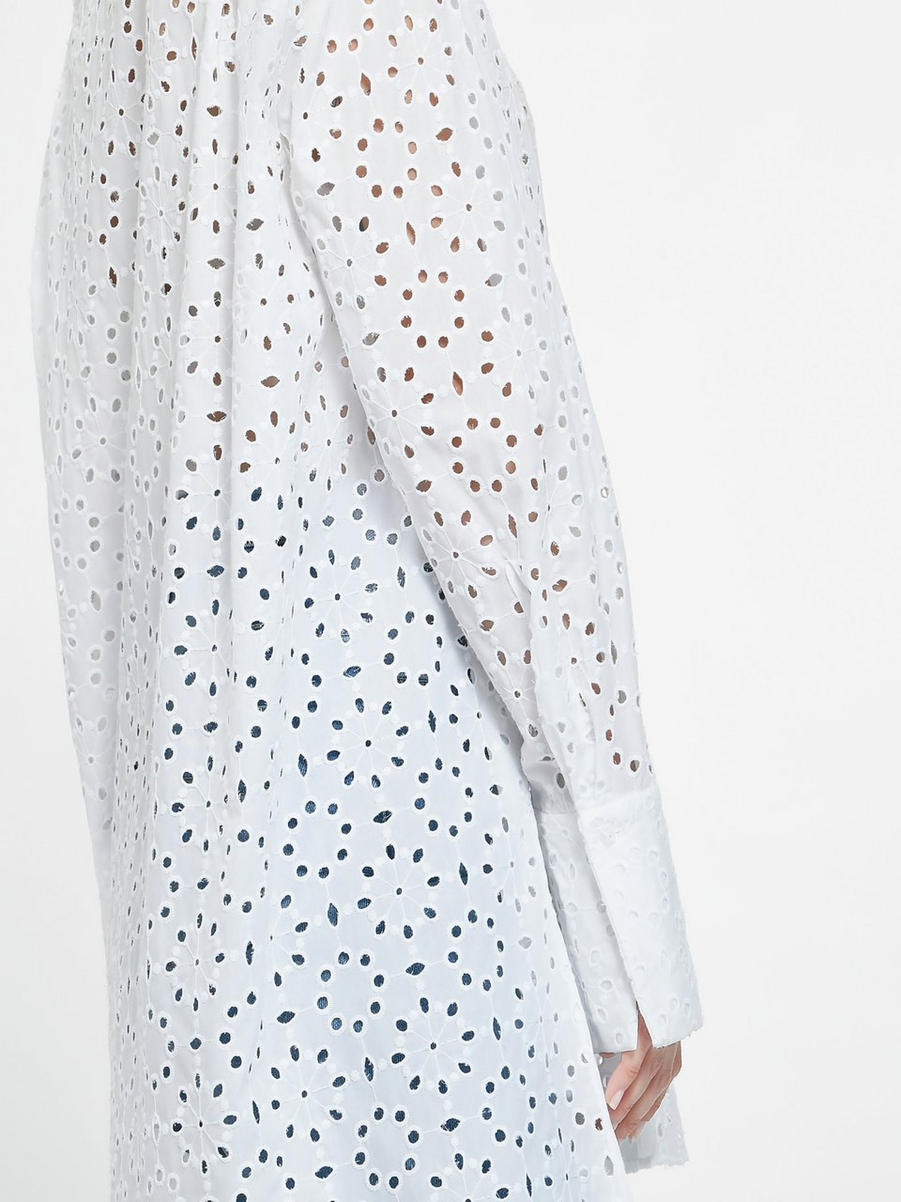 Bluse mit Lochstickerei