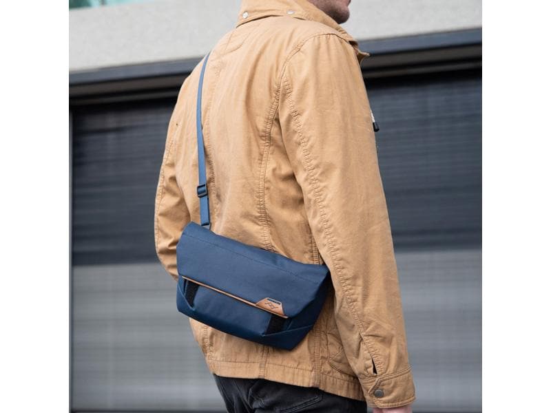 Peak Design Kamera-Tasche Field Pouch v2 Dunkelblau 2-in-1 Tragetasche mit komprimierbarem Bag-Organizer