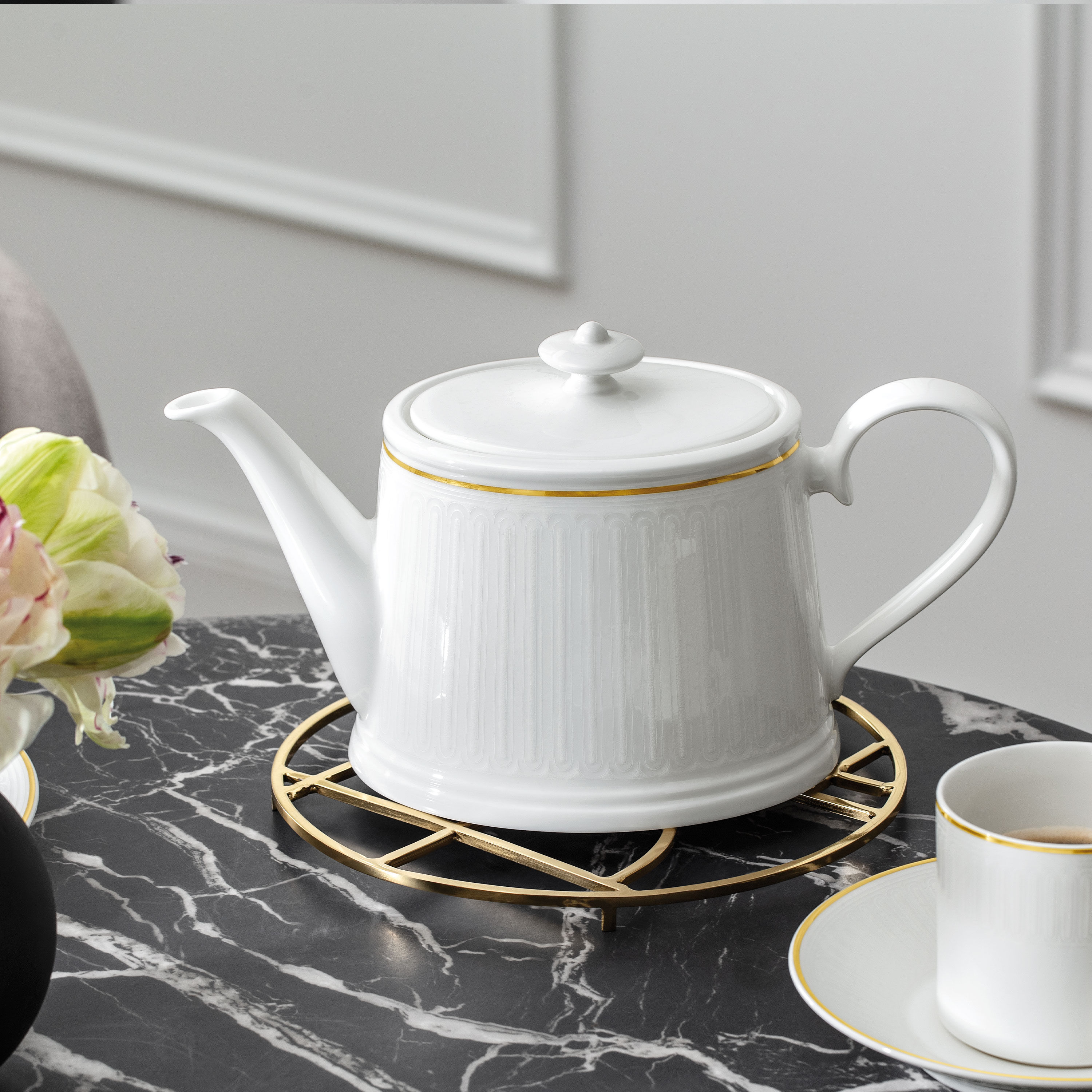 Chateau Septfontaines Teapot White, 37.2 oz, Premium Bone Porcelain