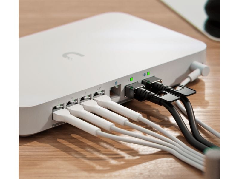 Ubiquiti Router UniFi Gateway UXG-Fiber (1x PoE  30W) Unabhängiges Desktop-10G-Gateway mit integriertem 4-Port-2.5-GbE-Switch, 1x 10G SFP  WAN, 1x 10G RJ45 WAN, 1x 10G SFP