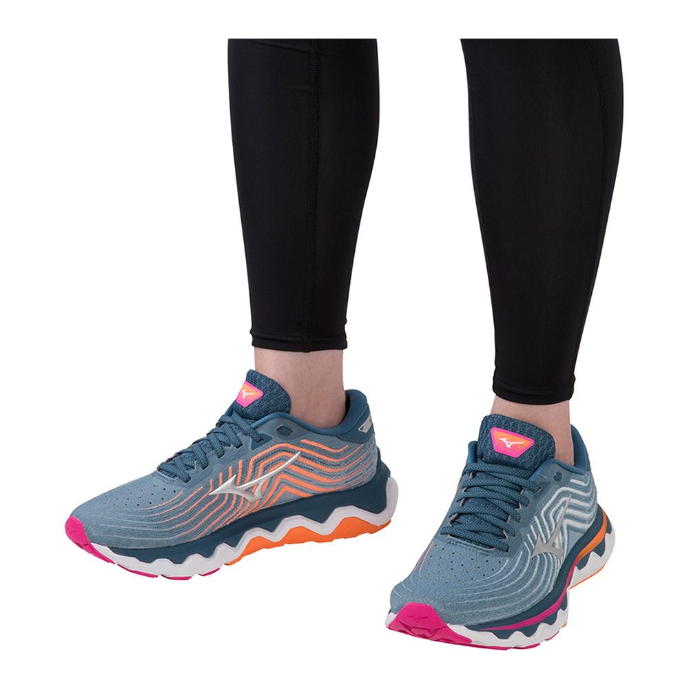 Mizuno WAVE HORIZON 6 - Chaussures running Femme blue ashes/silver/807 c