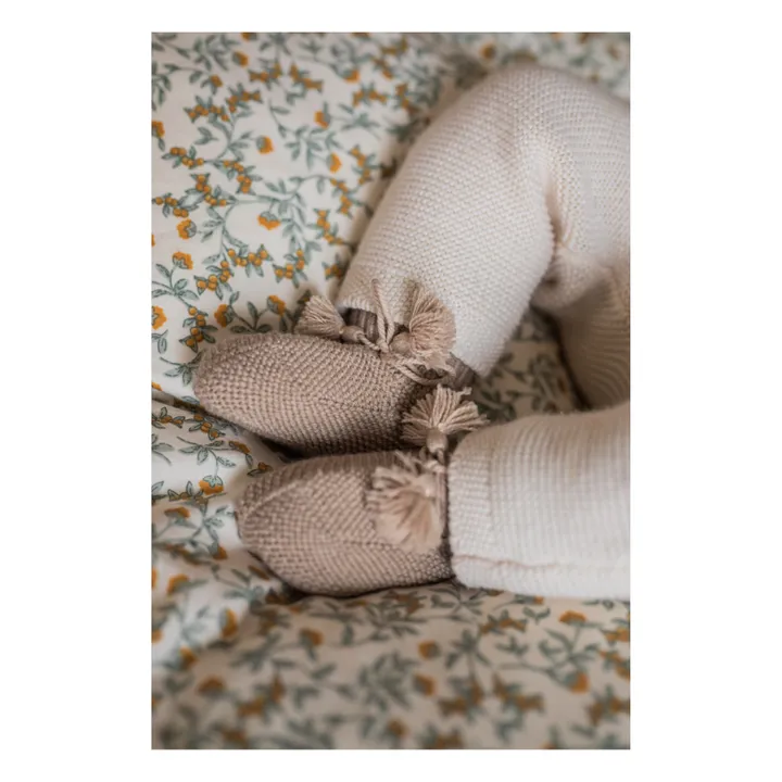 Gentil Coquelicot Chaussons en tricot et pochon brodé | Taupe