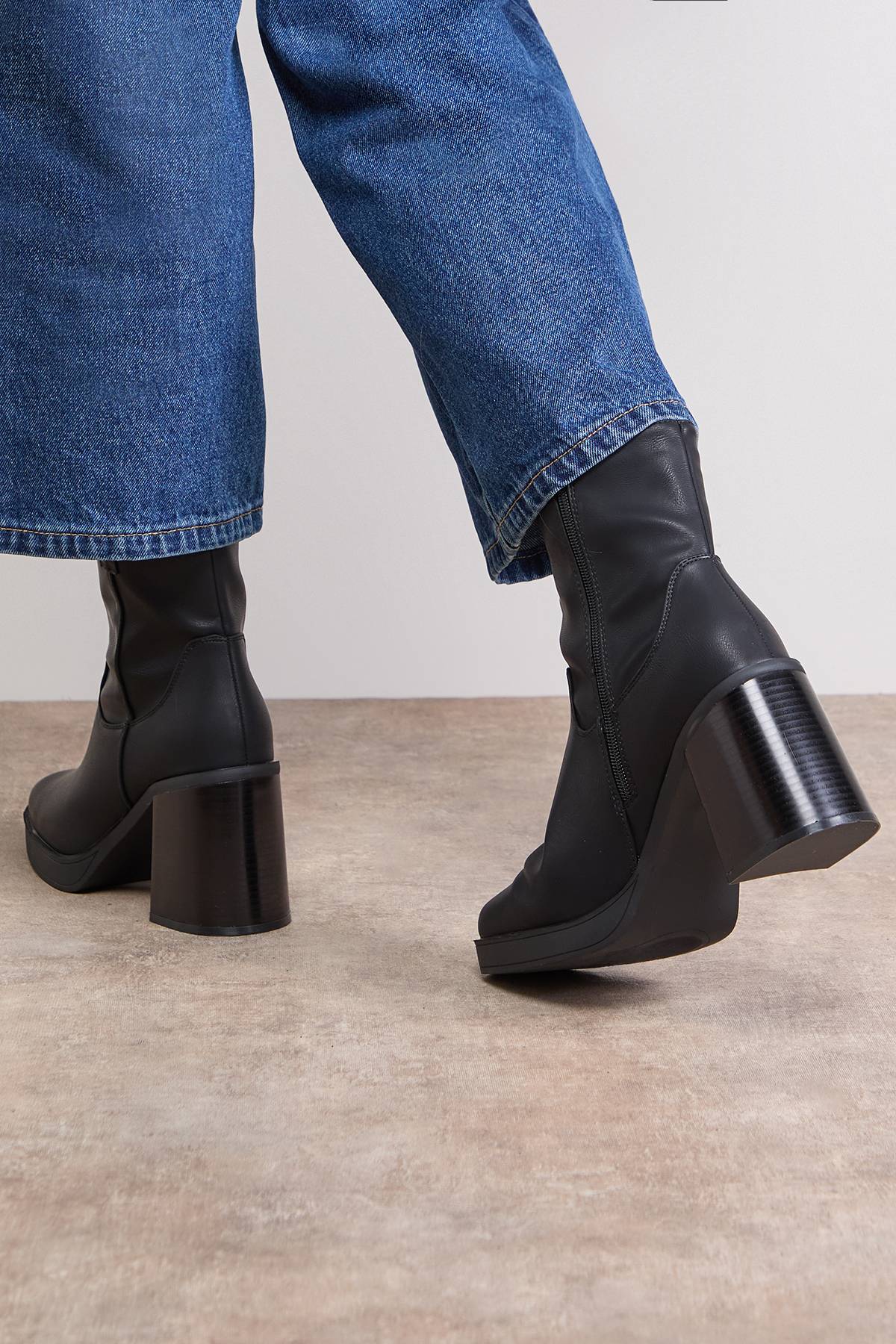 Oasis Bottines à Plateforme Carina Coupe Large en synthétique à Bout Rond et Talon Bloc Haut